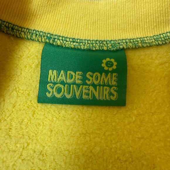 NWOT Made Some Souvenirs Sagrada Familia Sweatshirt Yellow Size Small - Picture 5 of 9